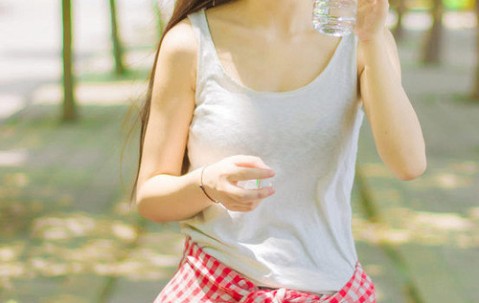 小孩感冒发烧脖子肿怎么办（宝宝感冒发烧脖子长了很多个小疙瘩很痒）